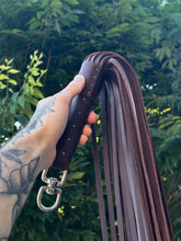 Load image into Gallery viewer, swivel knot flog